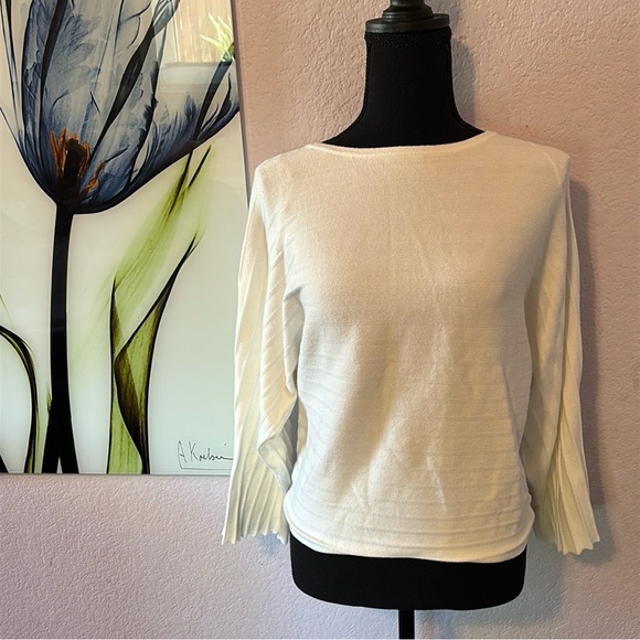 T Tahari Sweaters - sweater size XS